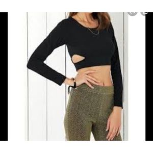SouthStore long sleeve cut out crop top. (Small)